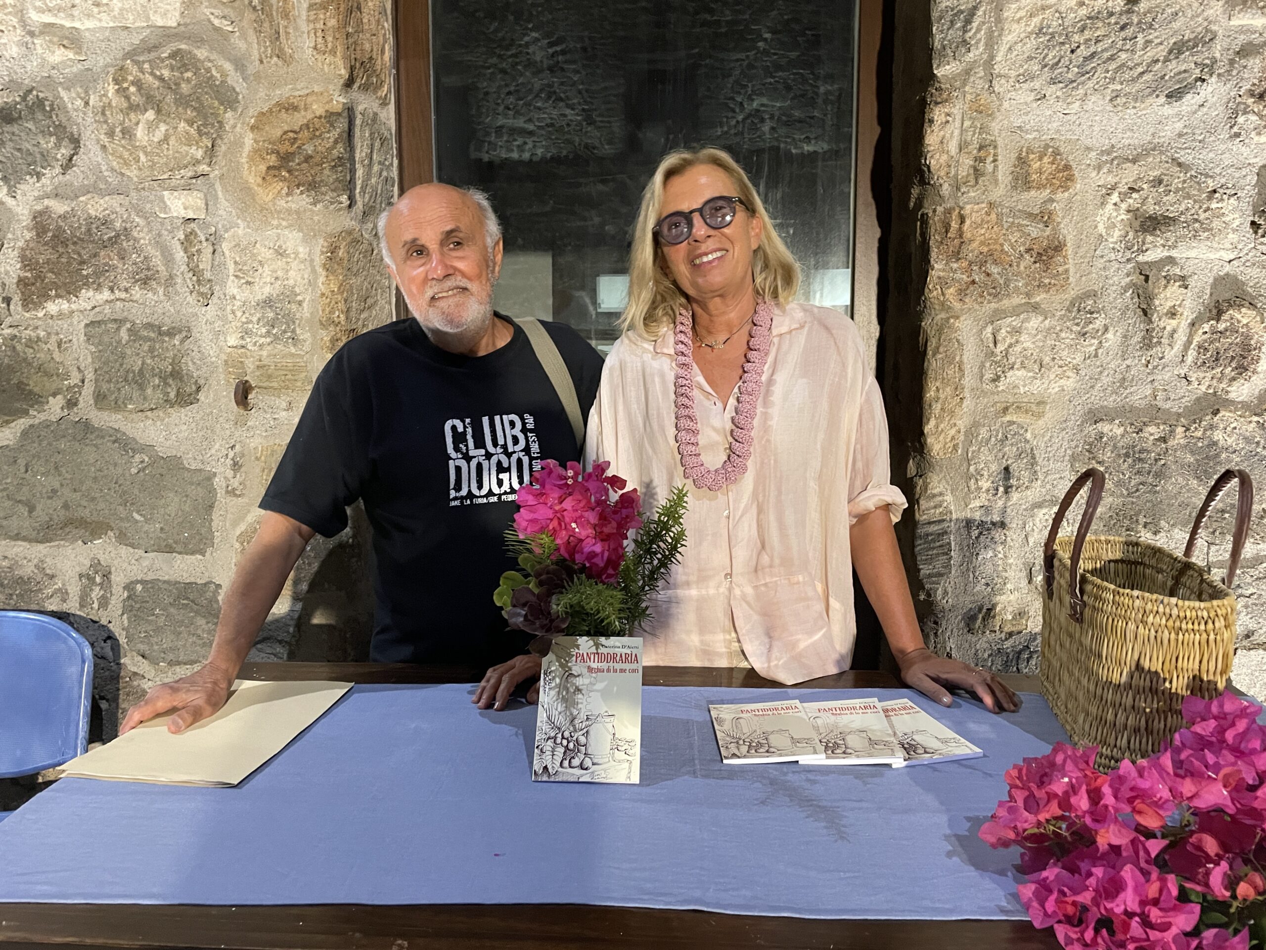 Gianni Bernardo e Lucia Boldi con i libri di Caterina D'Aietti